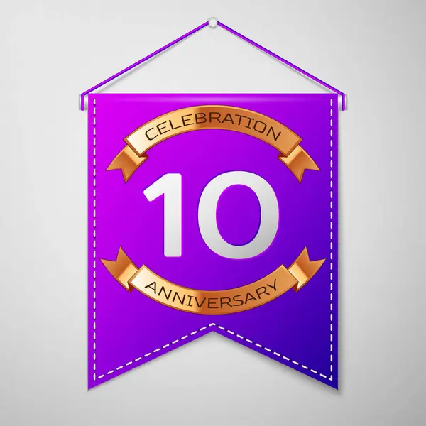 Фиолетовый пенал с надписью Ten Years Anniversary Design на сером фоне. Золотая лента. Цветные элементы шаблона для вашего дня рождения. Векторная иллюстрация — стоковый вектор