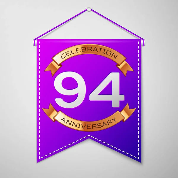 Pennant roxo realista com inscrição Noventa e quatro anos Aniversário Celebration Design em fundo cinza. Fita dourada. Elementos de modelo coloridos para sua festa de aniversário. Ilustração vetorial — Vetor de Stock