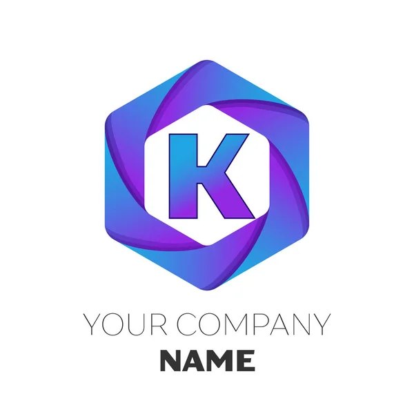 Gerçekçi harf K vektör logo simge renkli beyaz zemin üzerine altıgen. Tasarımınız için vektör şablonu — Stok Vektör