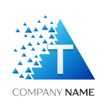 Gerçekçi mektup T vektör logo simge ile parçalanmış bloklar beyaz arka plan üzerinde renkli üçgen. Tasarımınız için vektör şablonu