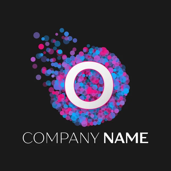 Logotipo realista de la letra O con partículas azules, púrpura, rosadas y puntos de burbuja en círculo sobre fondo negro. Plantilla vectorial para su diseño — Vector de stock