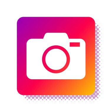 Beyaz fotoğraf makinesi simgesi beyaz arkaplanda izole edildi. Fotoğraf makinesi simgesi. Kare renk düğmesi. Vektör İllüstrasyonu