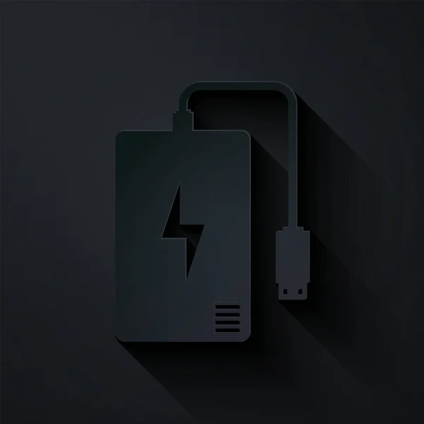 Řez papíru Power banka s jinou ikonou nabíjecího kabelu izolované na černém pozadí. Přenosné nabíjecí zařízení. Papírový styl. Vektorová ilustrace — Stockový vektor