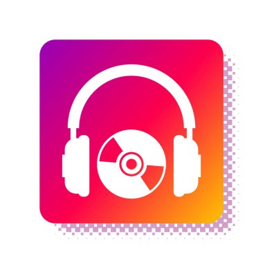 Beyaz kulaklıklar ve CD veya DVD simgesi beyaz arka planda izole edildi. Kulaklık işareti. Küçük disk sembolü. Kare renk düğmesi. Vektör İllüstrasyonu