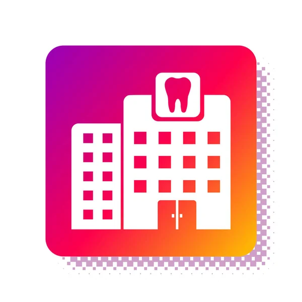 Белая икона стоматологической клиники выделена на белом фоне. Символ стоматологического центра. Квадратная кнопка. Векторная миграция — стоковый вектор