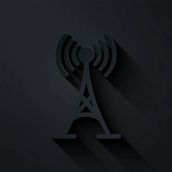 Icône d'antenne coupée en papier isolée sur fond noir. Antenne radio sans fil. Technologie et antenne radio de signal réseau. Style art du papier. Illustration vectorielle — Image vectorielle