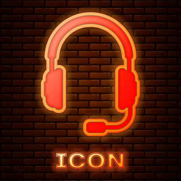 Cuffie fluorescenti al neon con icona del microfono isolata su sfondo muro di mattoni. Concetto oggetto per ascoltare musica, servizio, comunicazione e operatore. Illustrazione vettoriale — Vettoriale Stock