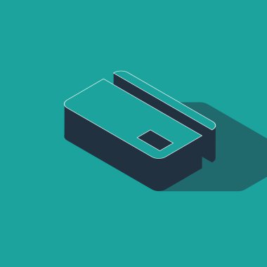 Isometric kredi kartı simgesi yeşil arkaplanda izole edildi. Çevrimiçi ödeme. Nakit çekilmesi. Finansal operasyonlar. Alışveriş tabelası. Vektör İllüstrasyonu