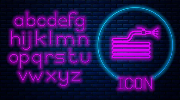 Gloeiende neon Tuinslang of brandslang pictogram geïsoleerd op bakstenen muur achtergrond. Spuitpistool icoon. Besproeiingsapparatuur. Neon licht alfabet. Vector Illustratie — Stockvector