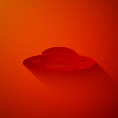 Kağıt kesiği Ufo uçan uzay gemisi simgesi kırmızı arkaplanda izole edildi. Uçan daire. Uzaylı uzay gemisi. Gelecekteki bilinmeyen uçan nesne. Kağıt sanatı tarzı. Vektör İllüstrasyonu
