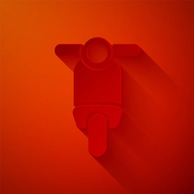 Kağıt kesiği Scooter simgesi kırmızı arkaplanda izole edildi. Kağıt sanatı tarzı. Vektör İllüstrasyonu