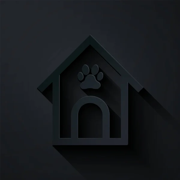 Паперовий вирізаний собачий будинок і лапа друкують іконку домашньої тварини ізольовано на чорному тлі. Собачий розплідник. Стиль паперового мистецтва. Векторна ілюстрація — стоковий вектор