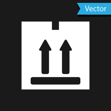 Siyah zemin üzerinde trafik sembolü simgesi olan beyaz karton kutu. Kutu, paket, paket işareti. Teslimat, ulaşım ve nakliye. Vektör İllüstrasyonu