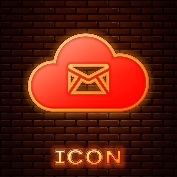 Gloeiende neon Cloud mailserver icoon geïsoleerd op bakstenen muur achtergrond. Cloud Server hosting voor e-mail. Online berichtenservice. Postvak teken. Vector illustratie — Stockvector