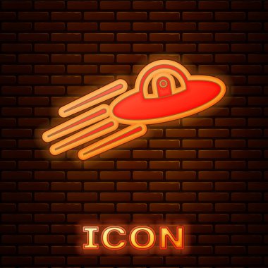 Parlayan Neon UFO uçan uzay gemisi ve yabancı simge tuğla duvar arka planda izole. Uçan. Uzaylı uzay gemisi. Fütüristik bilinmeyen uçan nesne. Vektör Illustration