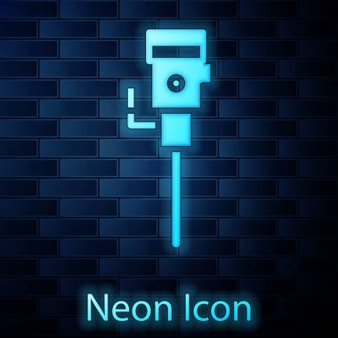 Parlayan neon inşaat kaya matkabı ikonu tuğla duvar arkasında izole edilmiş. Vektör İllüstrasyonu