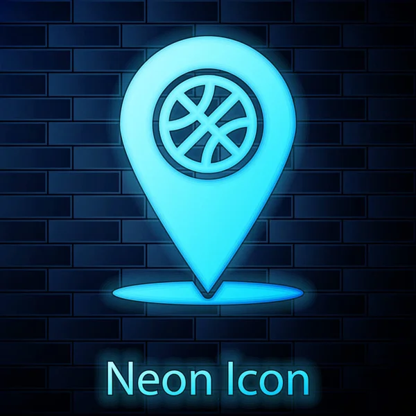 Leuchtende Neon-Location mit Basketball-Ball im Inneren Symbol isoliert auf Backstein-Wand-Hintergrund. Vektorillustration — Stockvektor