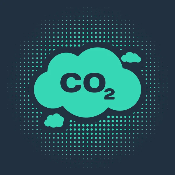 Bulut simgesindeki yeşil CO2 emisyonları mavi arkaplanda izole edildi. Karbondioksit formülü sembolü, duman kirliliği konsepti, çevre konsepti. Soyut çember rastgele noktalar. Vektör İllüstrasyonu — Stok Vektör