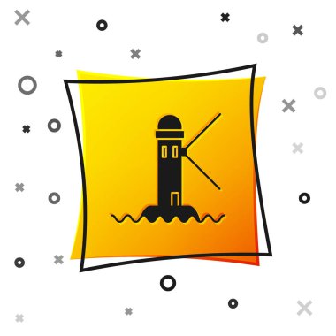 Siyah Deniz feneri simgesi beyaz arkaplanda izole edildi. Sarı kare düğme. Vektör İllüstrasyonu