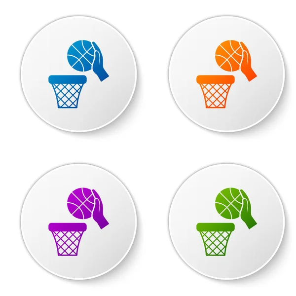 Barva Ruka s basketbalovým míčem a koš ikona izolované na bílém pozadí. Míč v basketbalovém koši. Nastavit ikony v kruhových tlačítcích. Vektorová ilustrace — Stockový vektor