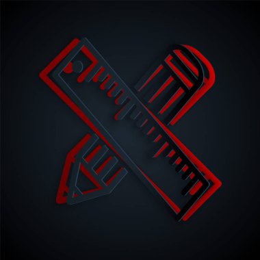 Kağıt kesikli cetvel ve kalem simgesi siyah arkaplanda izole edilmiş. Düz sembol. Çizim ve eğitim araçları. Kağıt sanatı tarzı. Vektör İllüstrasyonu