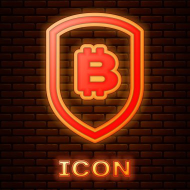 Duvarda izole edilmiş bitcoin ikonu ile parlayan neon kalkanı. Kripto para madenciliği, engelleme teknolojisi, güvenlik, koruma, dijital para. Vektör İllüstrasyonu