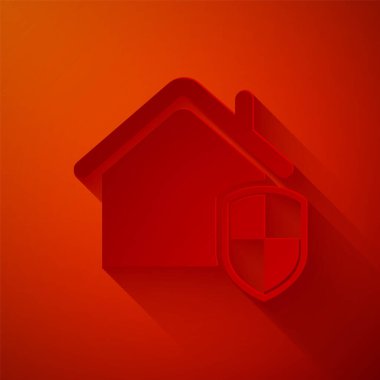 Kırmızı arkaplanda izole edilmiş koruma simgesi altındaki kağıt kesiği House. Ev ve kalkan. Koruma, güvenlik, güvenlik, koruma, savunma konsepti. Kağıt sanatı tarzı. Vektör İllüstrasyonu