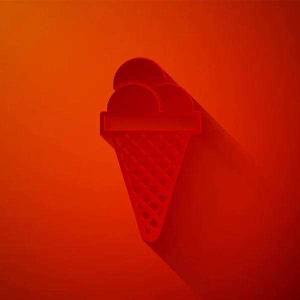 Papír řeže zmrzlinu ve vaflovacím kuželu ikona izolované na červeném pozadí. Pěkný symbol. Papírový styl. Vektorová ilustrace — Stockový vektor