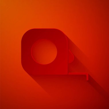 Kağıt kesiği Rulet inşaat ikonu kırmızı arka planda izole edildi. Mezura ölçüm sembolü. Kağıt sanatı tarzı. Vektör İllüstrasyonu