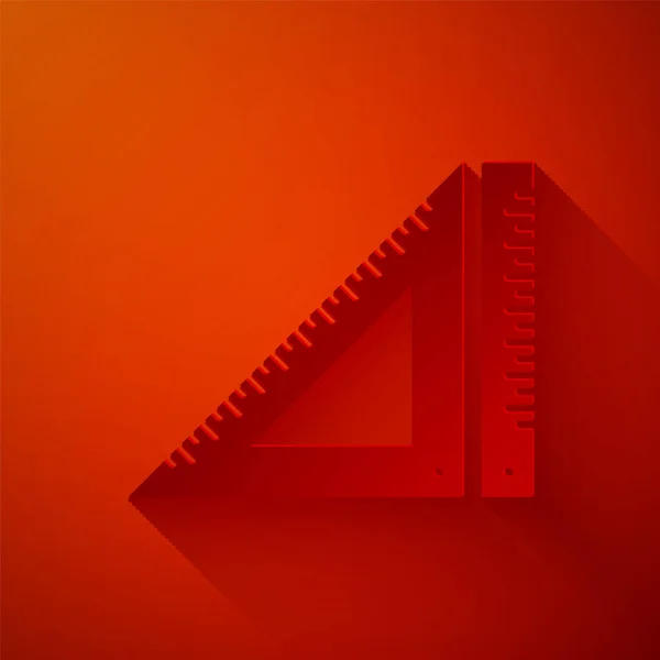 Papírvágás Háromszög vonalzó ikon elszigetelt piros háttér. Egyenes élű szimbólum. Geometrikus szimbólum. Papírművészeti stílus. Vektorillusztráció — Stock Vector