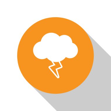 Beyaz Fırtına simgesi beyaz arkaplanda izole edildi. Bulut ve şimşek işareti. Fırtınanın hava durumu ikonu. Turuncu daire düğmesi. Vektör İllüstrasyonu