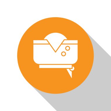 Beyaz Korsan şapka simgesi beyaz arkaplanda izole edildi. Turuncu daire düğmesi. Vektör İllüstrasyonu