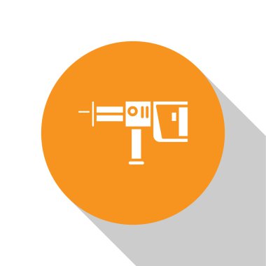 Beyaz elektrikli döner çekiç matkabı ikonu beyaz arka planda izole edildi. İnşaat, onarım ve onarım için kullanılan bir alet. Turuncu daire düğmesi. Vektör İllüstrasyonu