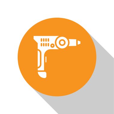 Beyaz elektrikli matkap simgesi beyaz arkaplanda izole edildi. Tamir aleti. Turuncu daire düğmesi. Vektör İllüstrasyonu