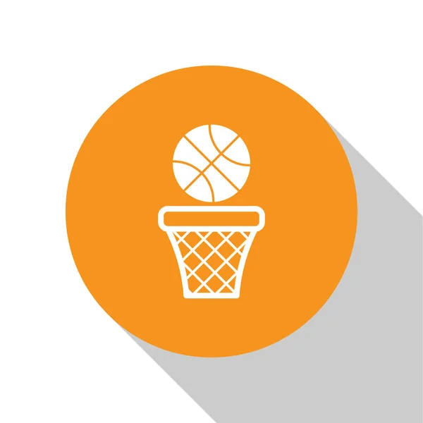 Fehér kosárlabda és kosár ikon elszigetelt fehér háttér. Kosárlabdába dobott labda. Narancs kör gomb. Vektorillusztráció — Stock Vector
