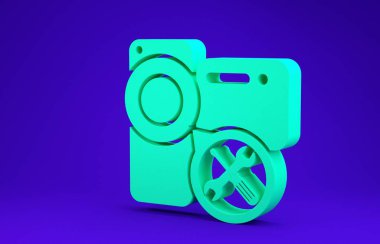 Mavi zemin üzerinde tornavida ve anahtar simgesi olan yeşil video kamera. Ayarlama, servis, ayar, bakım, onarım, onarım. Minimalizm kavramı. 3d illüstrasyon 3d canlandırma