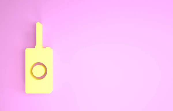 Žlutá ikona dálkového ovládání izolovaná na růžovém pozadí. Minimalismus. 3D ilustrace 3D vykreslení — Stock fotografie