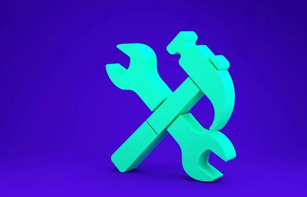 Πράσινο σταυρωτό σφυρί και κλειδί εικονίδιο απομονώνονται σε μπλε φόντο. Εργαλεία υλικού. Μινιμαλιστική έννοια. 3D απεικόνιση 3d καθιστούν — Φωτογραφία Αρχείου