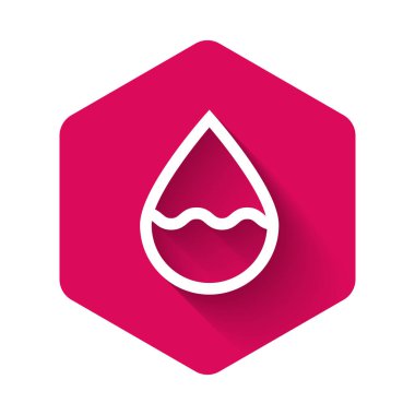 Beyaz su damlası ikonu uzun gölgeli izole edilmiş. Pembe altıgen düğmesi. Vektör İllüstrasyonu