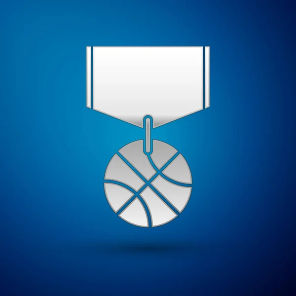 Zilveren Basketbal medaille met lint pictogram geïsoleerd op blauwe achtergrond. Vector Illustratie — Stockvector