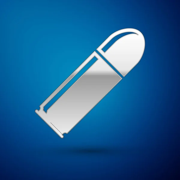 Silver Bullet ikona na białym tle na niebieskim tle. Ilustracja wektorowa — Wektor stockowy