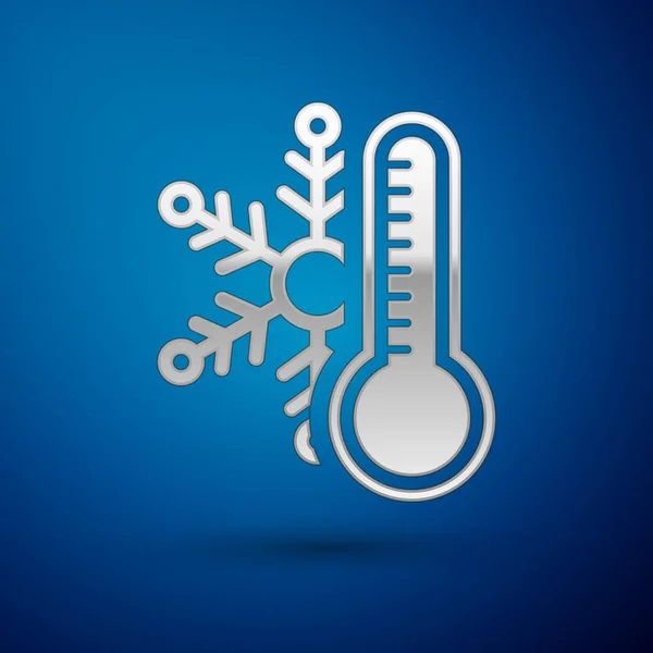 Termômetro de prata com ícone de floco de neve isolado no fundo azul. Ilustração vetorial —  Vetores de Stock