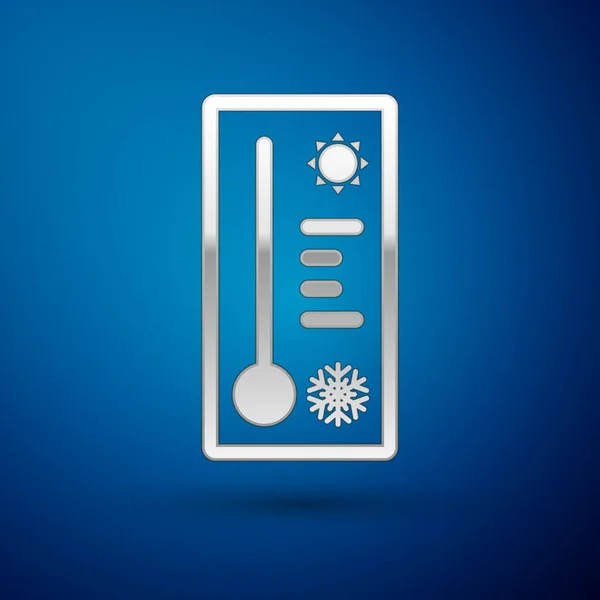 Thermomètre météorologique argenté mesurant la chaleur et l'icône froide isolé sur fond bleu. Équipement de thermomètre montrant le temps chaud ou froid. Illustration vectorielle — Image vectorielle