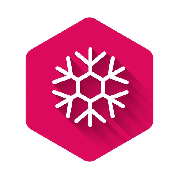 長い影で隔離された白い雪の結晶アイコン ピンク六角形のボタン ベクターイラスト — ストックベクタ