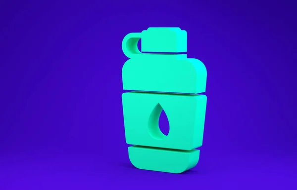 Зеленая бутылка воды в столовой выделена на синем фоне. Туристическая фляжка. Кувшин с водой в кампании. Концепция минимализма. 3D-рендеринг — стоковое фото
