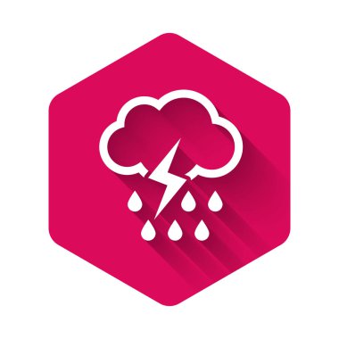 Uzun gölgeli, yağmurlu ve yıldırımlı beyaz bulut. Yağmur damlalı yağmur bulutu yağışı. Fırtına ikonu. Pembe altıgen düğmesi. Vektör İllüstrasyonu