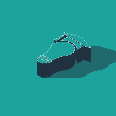 Isometric ampul ve mezuniyet şapkası simgesi yeşil arka planda izole edildi. Üniversite eğitimi konsepti. Vektör İllüstrasyonu