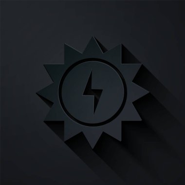 Kağıt kesiği Güneş enerjisi simgesi siyah arka planda izole edilmiş. Yıldırım sembollü güneş. Kağıt sanatı tarzı. Vektör İllüstrasyonu