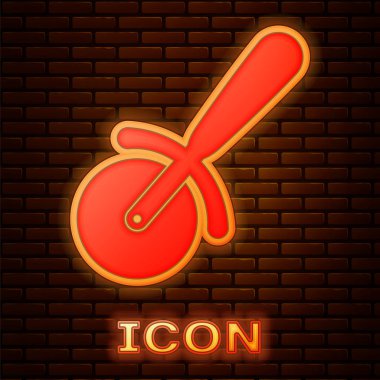 Duvarın arka planında parlayan neon pizza bıçağı ikonu izole edilmiş. Pizza kesme tabelası. Çelik mutfak gereçleri. Vektör İllüstrasyonu