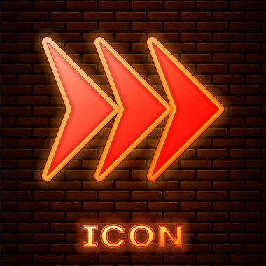 Parlak neon ok simgesi tuğla duvar arka planda izole. Yönü Arrowhead sembolü. Gezinme işaretçisi işareti. Vektör Illustration